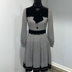 Women’s size 2-4 dark academia style dress